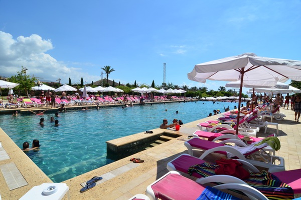 Sunday At Edde Sands